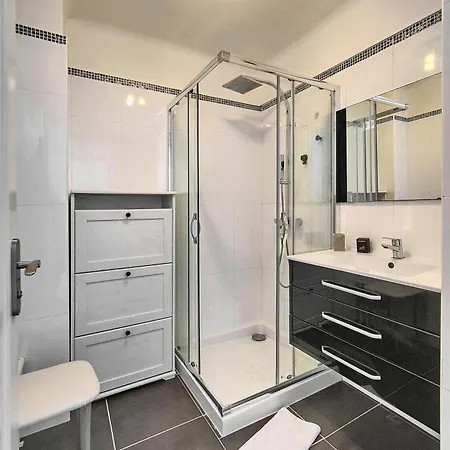 Frgk Alexandre Iii Elegant T2 Terrasse Standing & Securisee * Cannes