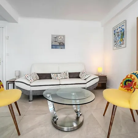 Frgk Alexandre Iii Elegant T2 Terrasse Standing & Securisee Cannes